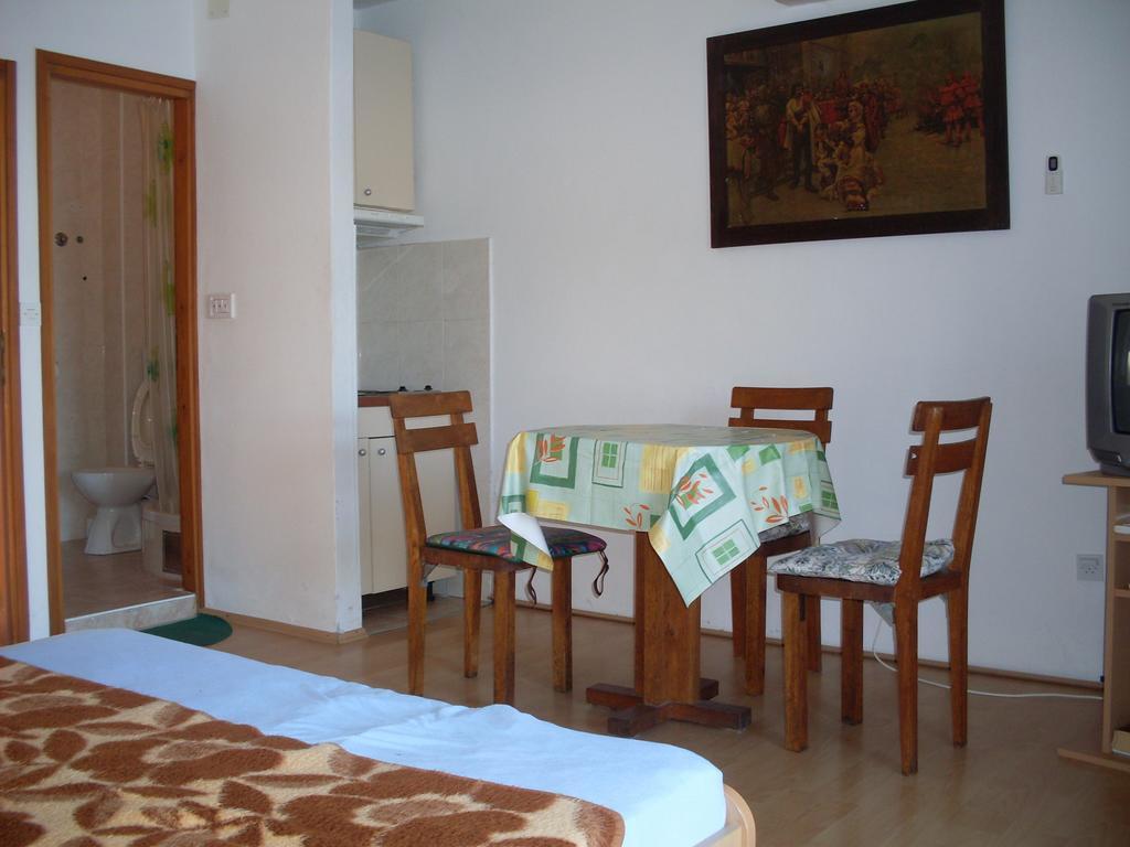 Apartments Acalinovic Vis Habitación foto